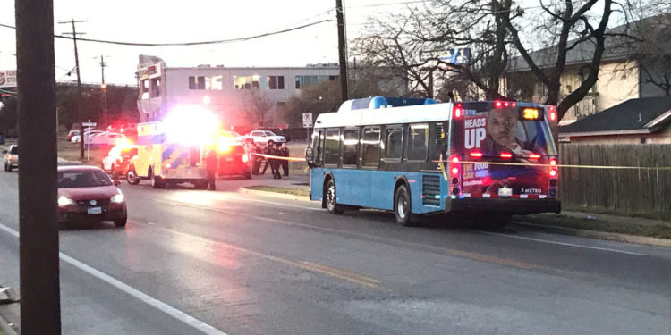 Teens injured after trying to stab a man on a bus in north Austin, police say