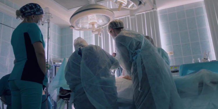 Austin surgeons get creative to save Jehovah’s Witness’ life