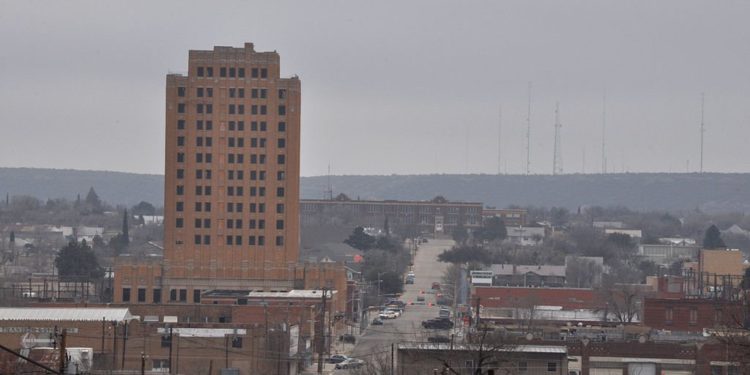 In Big Spring, a Rural Community Braces for Another Oil Bust