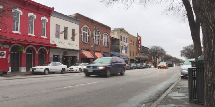 Austin Public Health urges organizers to cancel events of 250+ people, issues new rules for restaurants