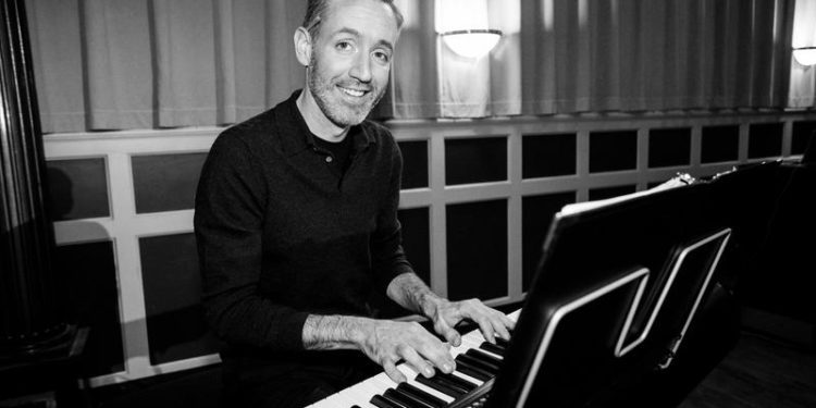 The ‘Social Distance Piano Lounge’ Is Like A Cabaret In The Safety Of Your Own Home