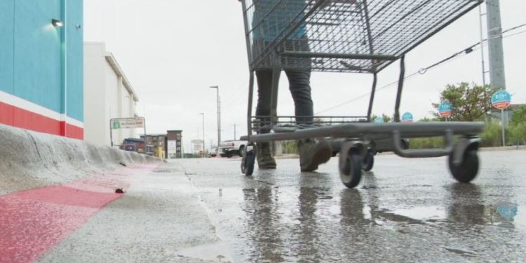 COVID-19 leads to more grocery deliveries, raises questions about safe shopping