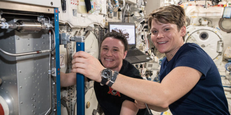 An Astronaut’s Guide To Coping With Social Isolation