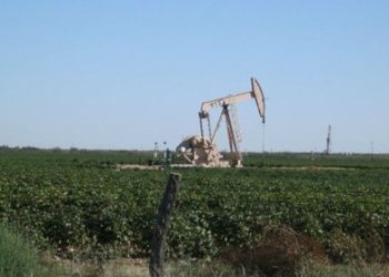 Texas Agency Won’t Cut Oil Production Despite Cratering Prices