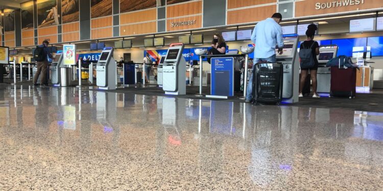 Network issues plaguing Austin-Bergstrom airpoirt ticket counters Thursday