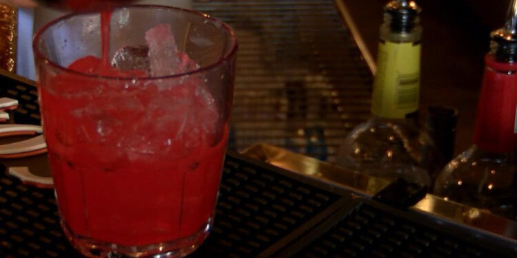 Bars and restaurants prepare for UT football season