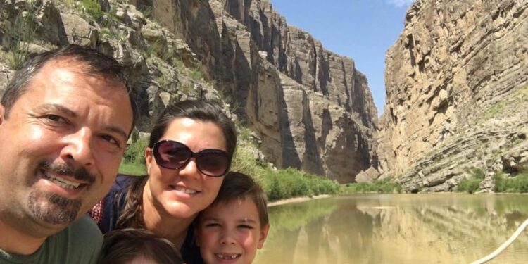 Austin community vows to support two boys who lost parents in tragic car crash