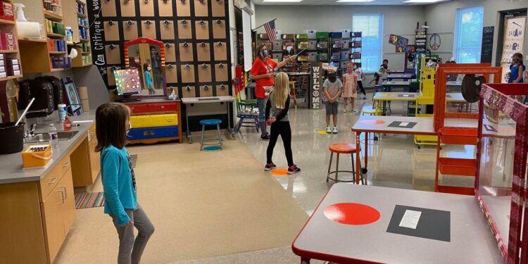 Local school districts see surge in COVID-19 exposures following Thanksgiving break