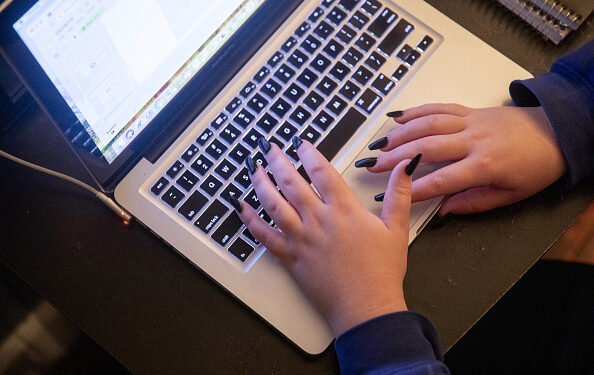 Austin ISD urges parents, students to continue virtual learning next week