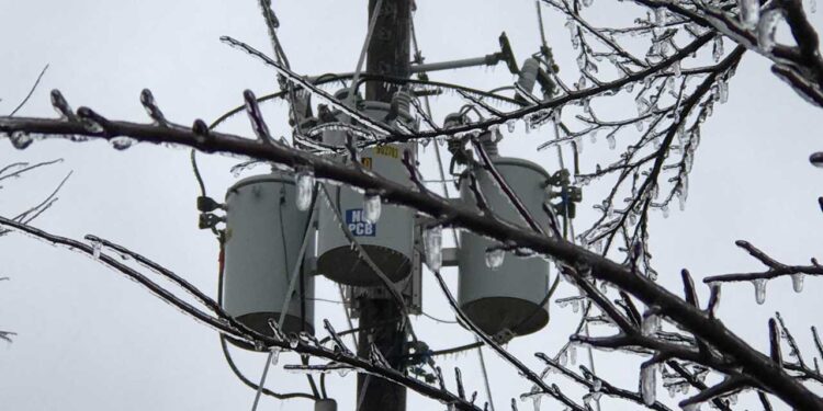 LIVE BLOG: Winter storm warning continues Saturday as power outages, icy conditions hit Central Texas