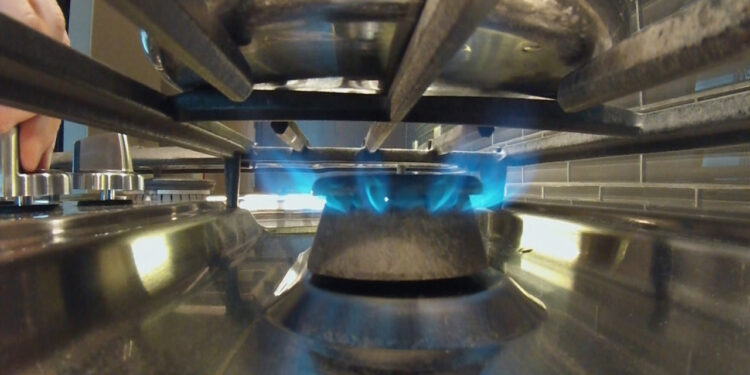 Texas Gas Service asks customers to continue conserving gas as they work to relight east Austin