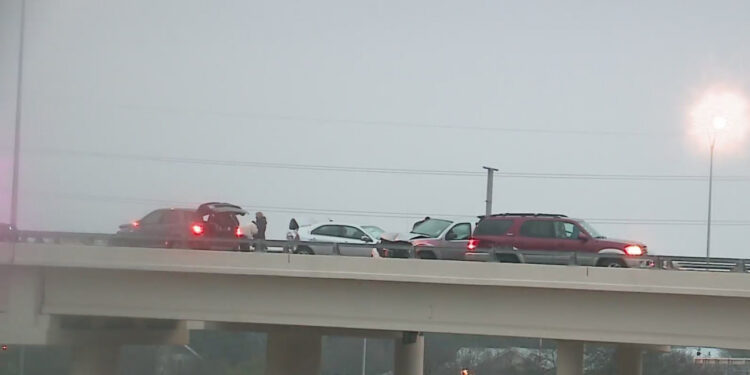 ICY ROADS: Crashes across Central Texas, residents urged to stay home
