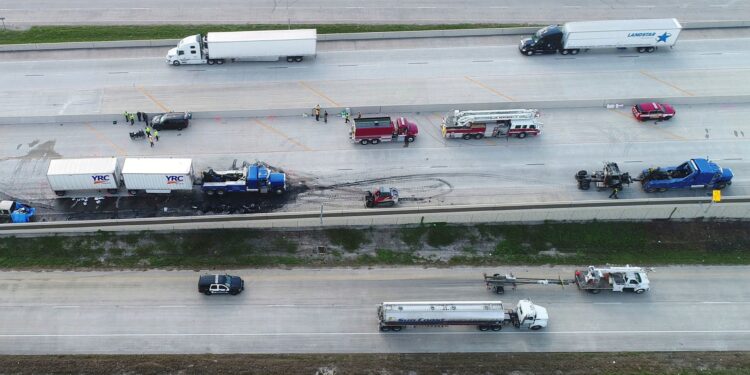 Texas Republicans Aim to Protect Trucking Companies from Lawsuits