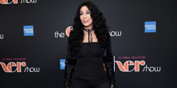 Memorable Moment: Cher makes special appearance at UT’s College of Fine Arts graduation