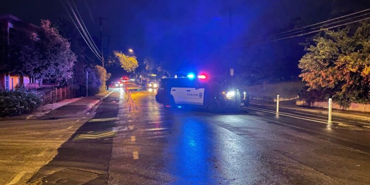 SWAT officers respond to standoff in east Austin