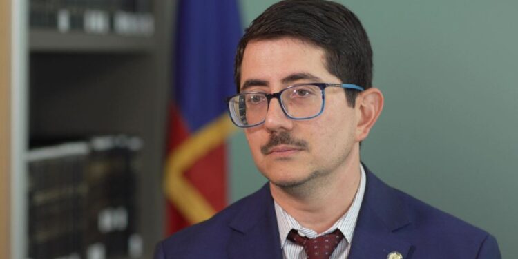 Attorneys for Austin officer win emergency court order to record grand jury proceedings